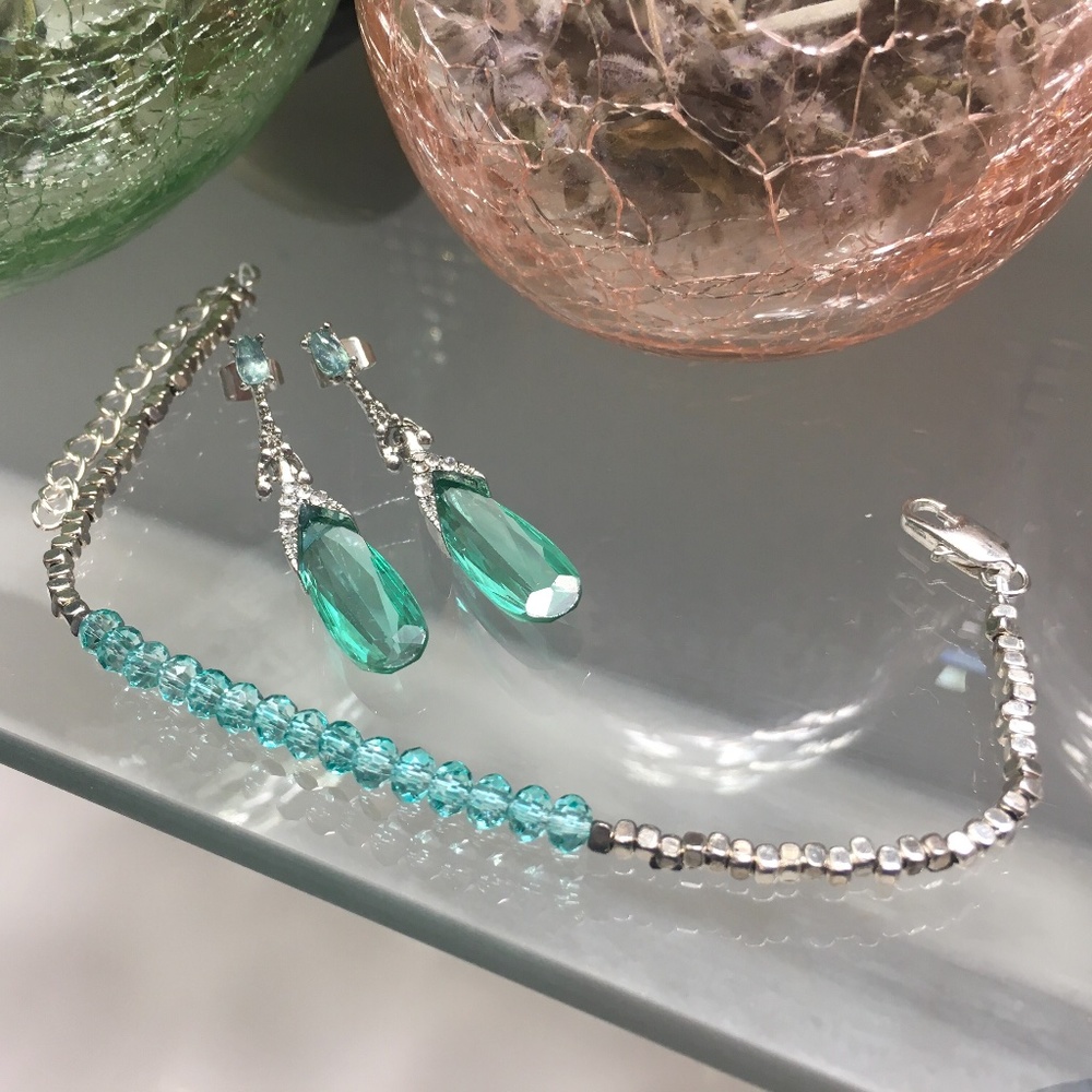Faux Emerald Green Crystal Earrings & Bracelet Set